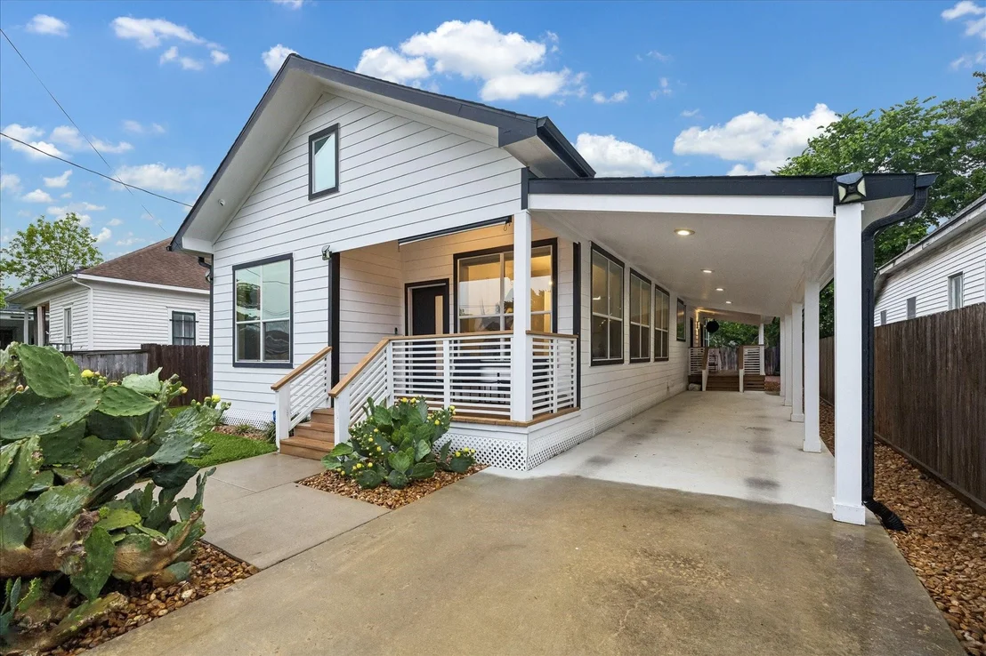 Photo of 2112 Common Street