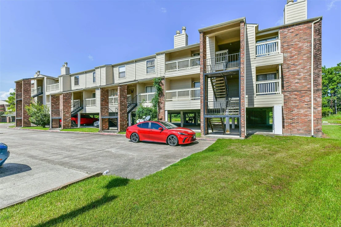 Photo of Unit 243D at 2501 Gulf Freeway