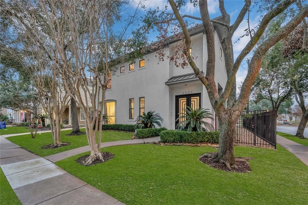 Photo of 3935 Riley Street