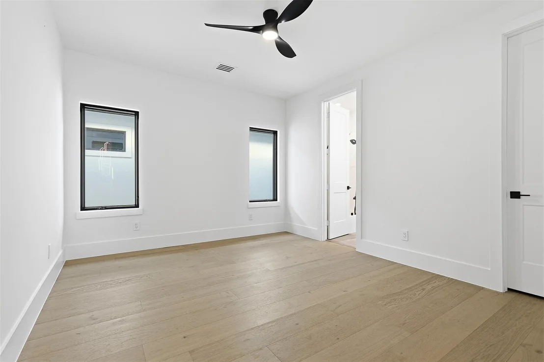 Photo of 619 Rolling Oaks