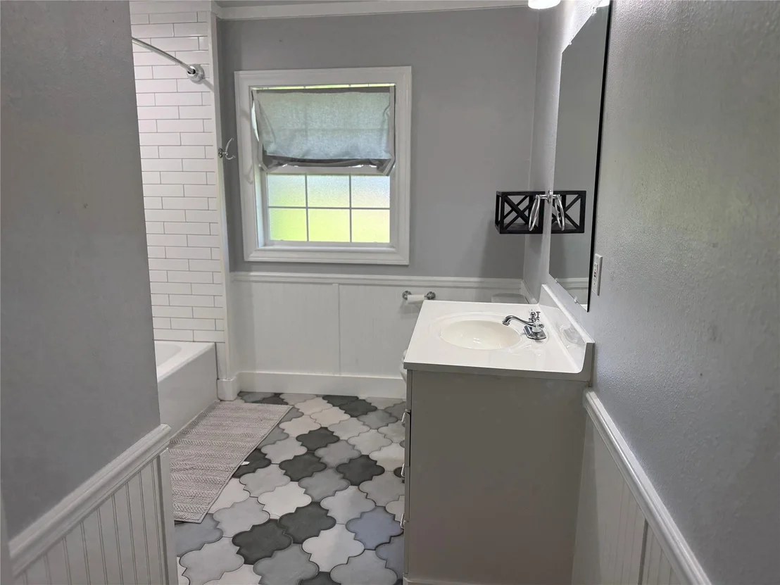 Photo of 707 S Mccarty Avenue