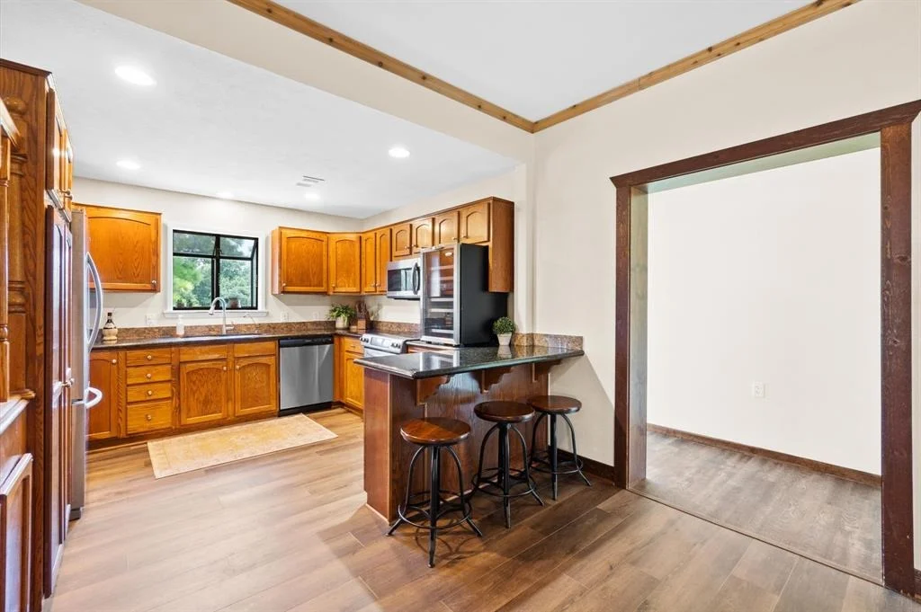 Photo of 11008 Hillside Drive