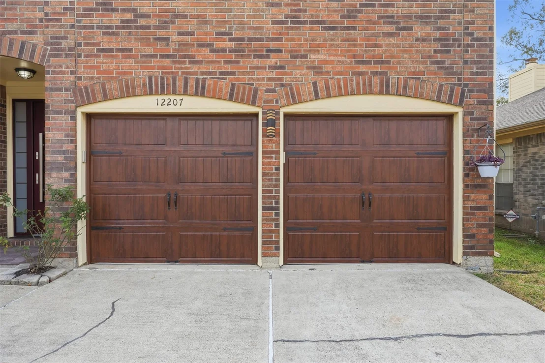 Photo of 12207 Meadow Crest Drive