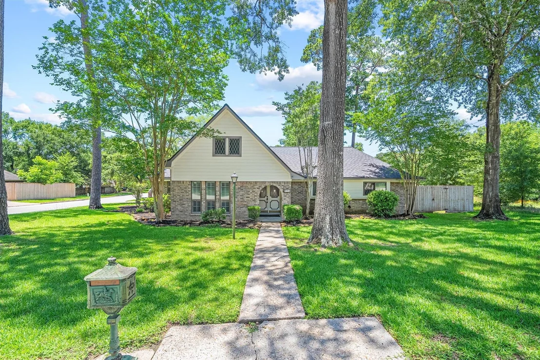 Photo of 826 N Rivershire Drive