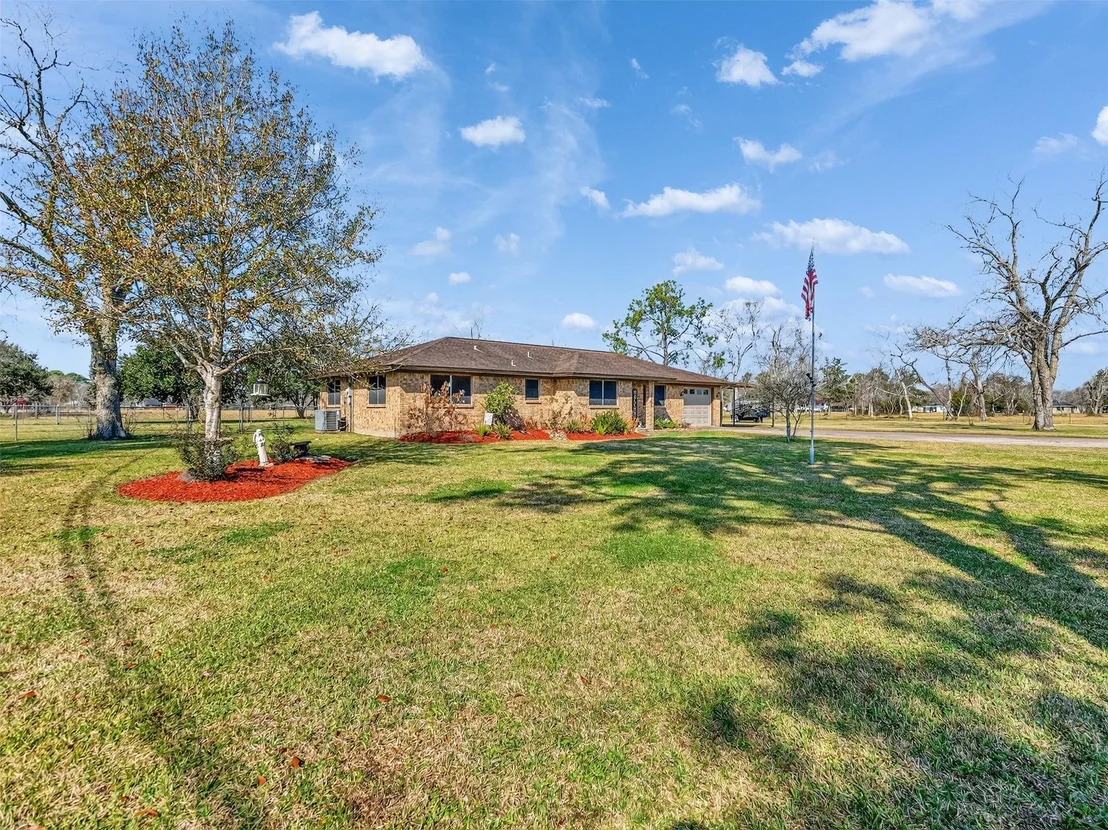 Photo of 1348 Gifford Road