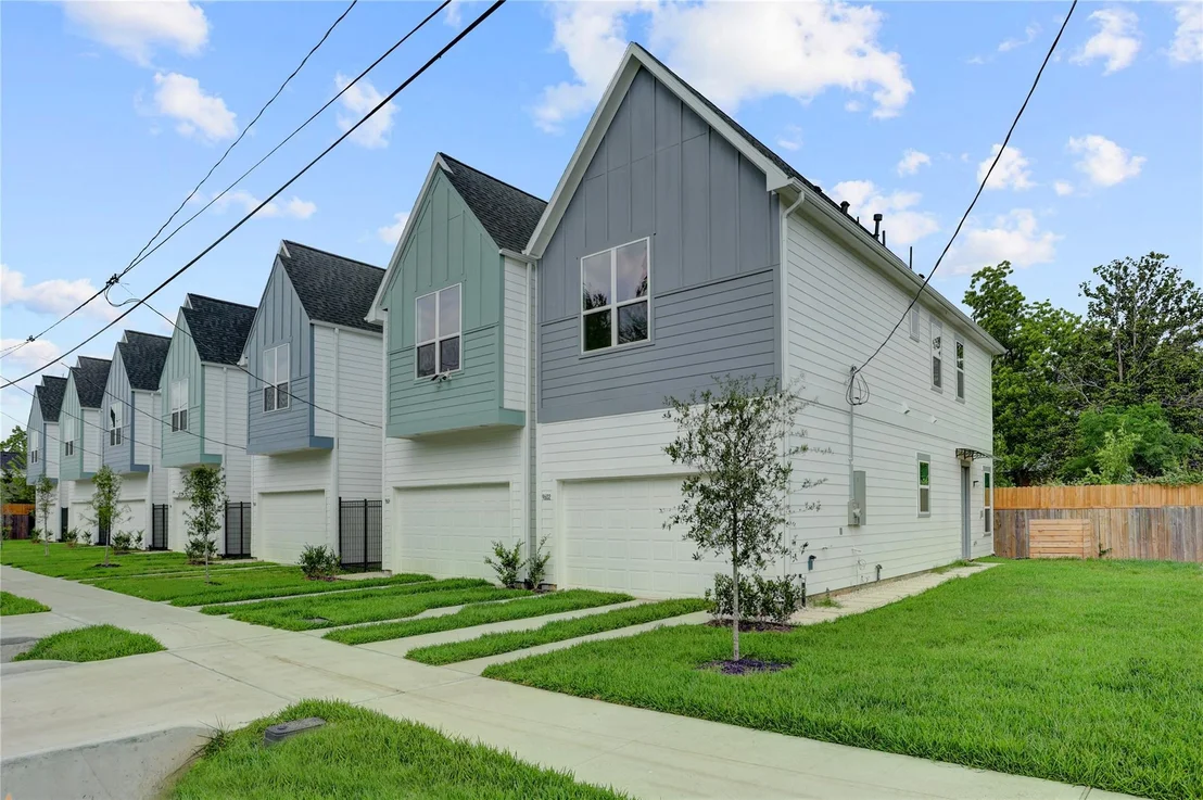 Photo of 9602 Burden Street
