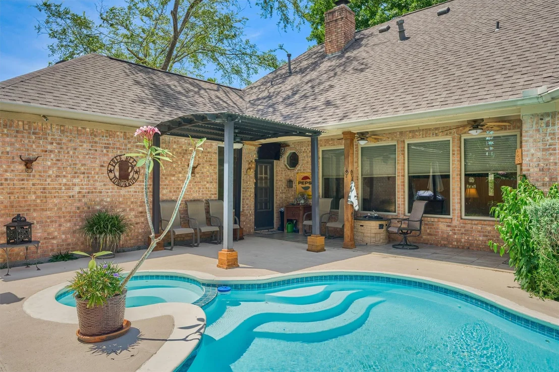 Photo of 423 Pine Edge Drive
