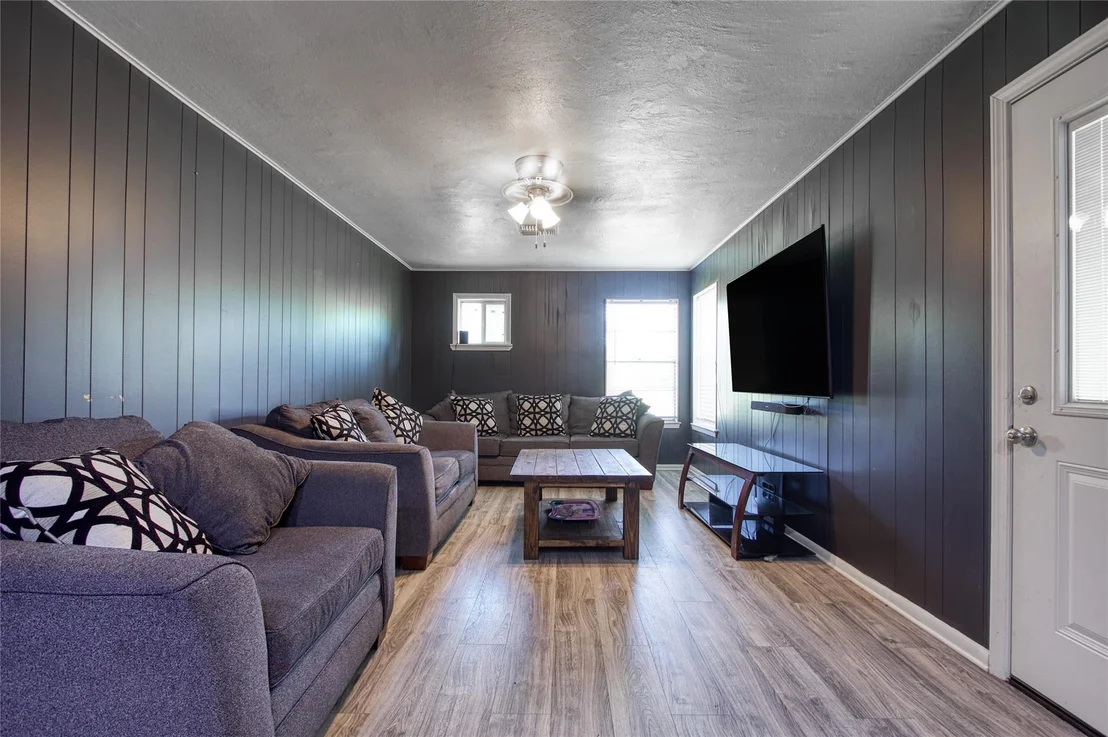Photo of 1618 Bernie Avenue