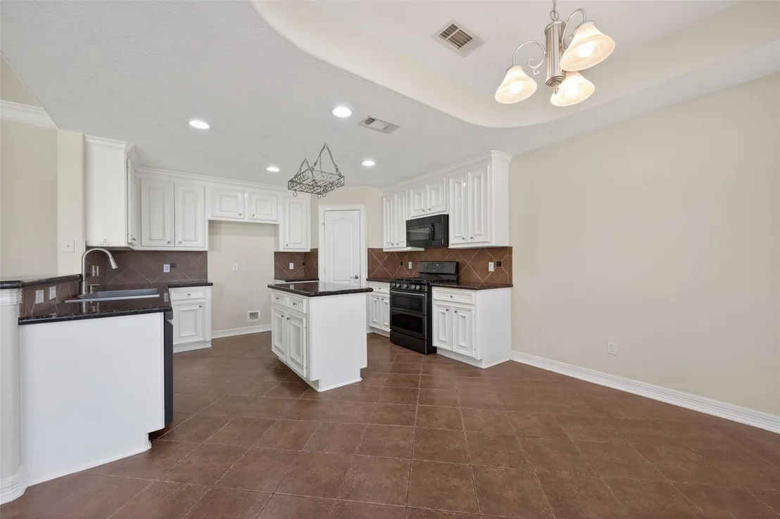 Photo of 3327 Willowbend Road