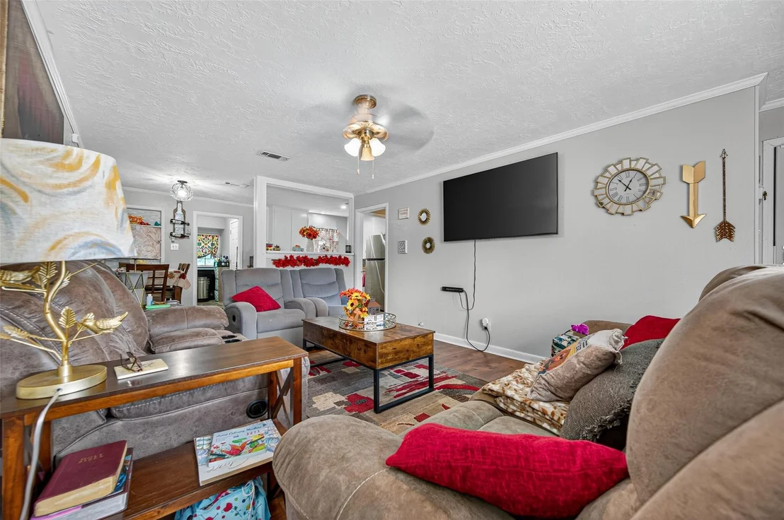 Photo of 702 Churchill Drive