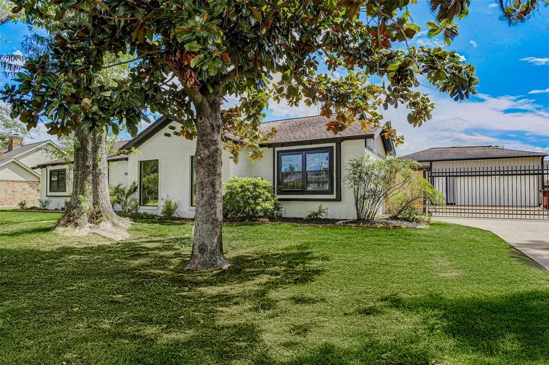 Photo of 9923 Emnora Lane