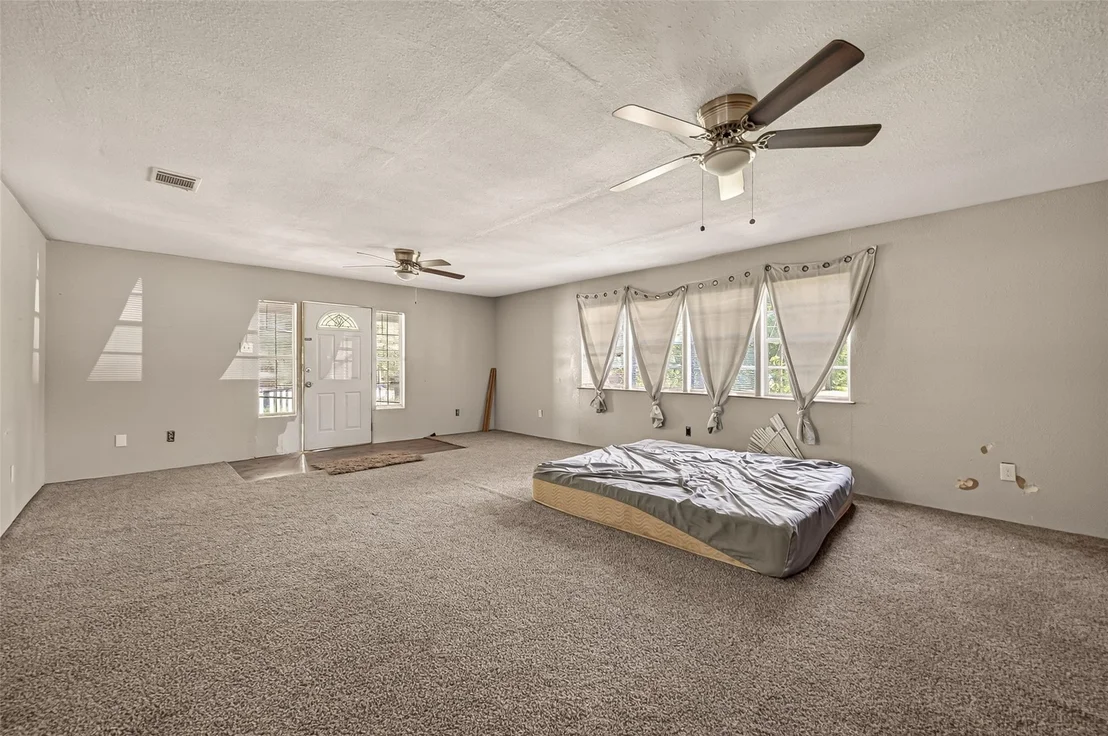 Photo of 25080 Lakeshore Drive