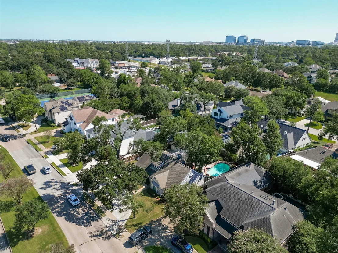 Photo of 418 N Wilcrest Drive