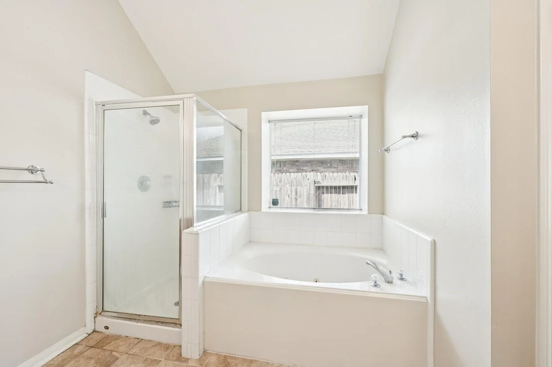 Photo of 1023 E Hampton Drive