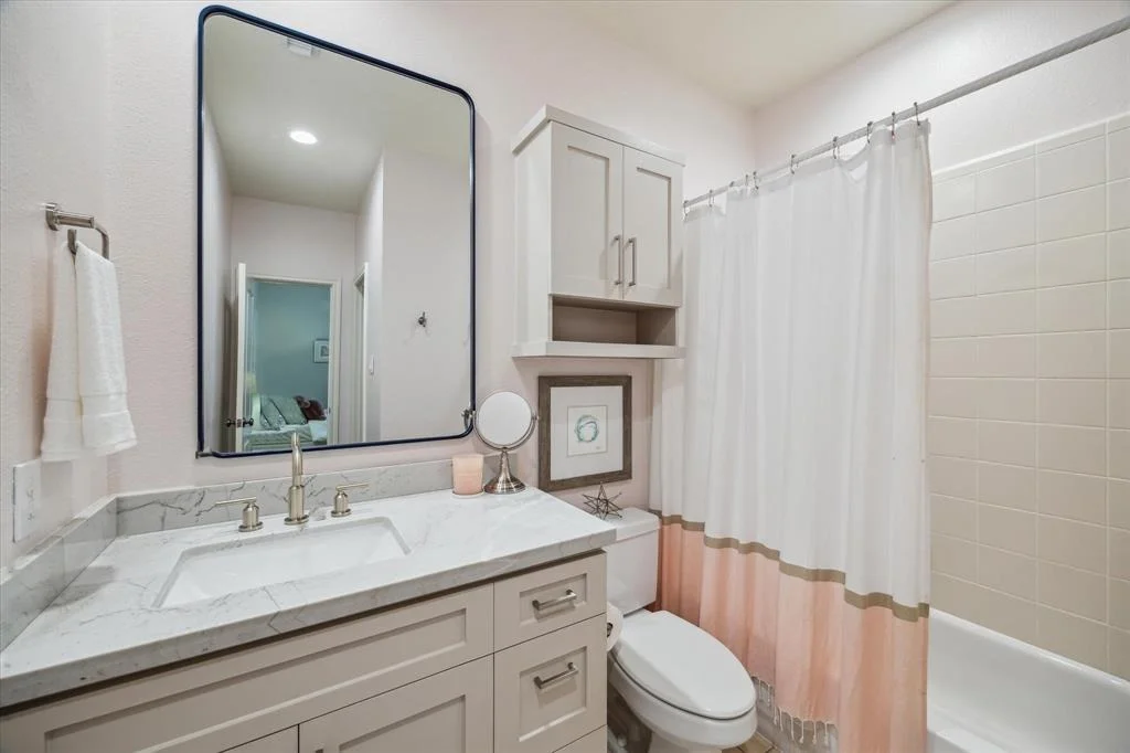 Photo of 63 E Beckonvale Circle