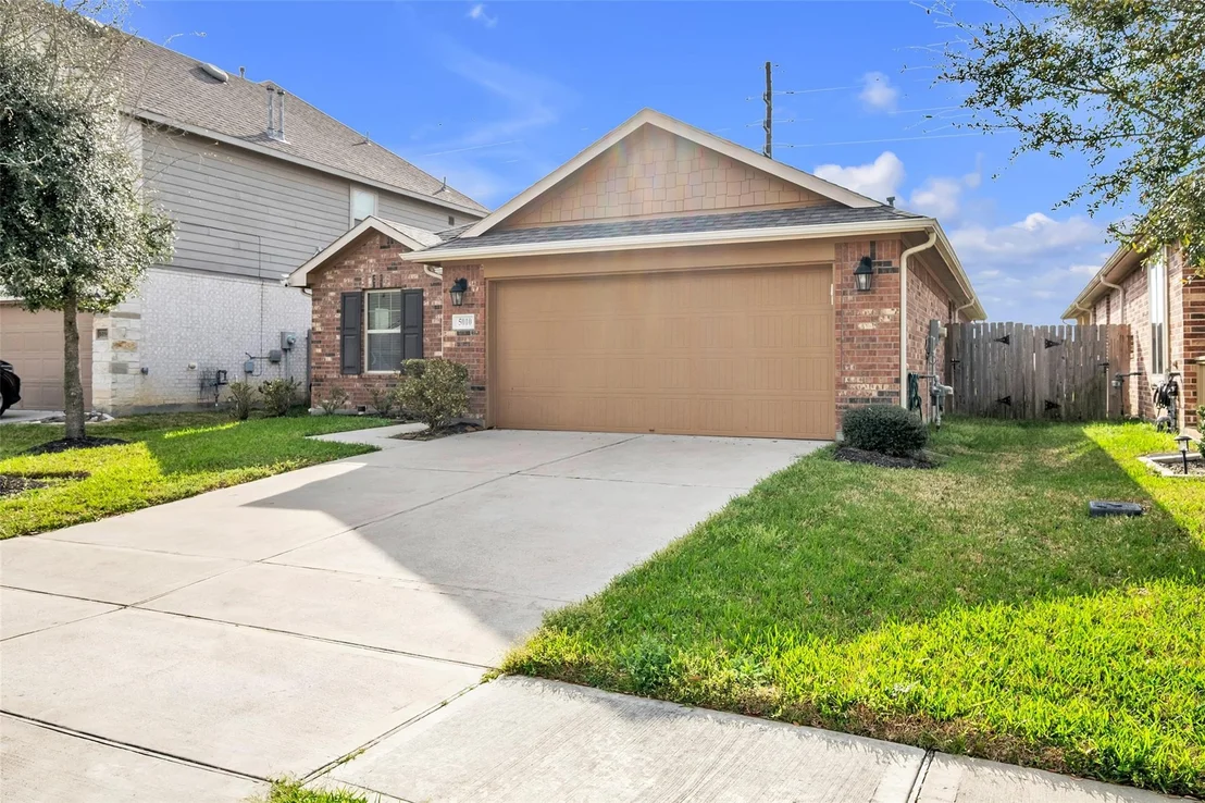 Photo of 5010 Rue Dela Croix Drive N