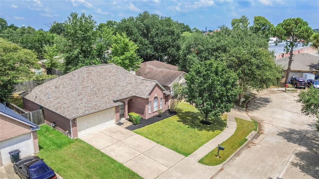 Photo of 22010 Kenlake Drive