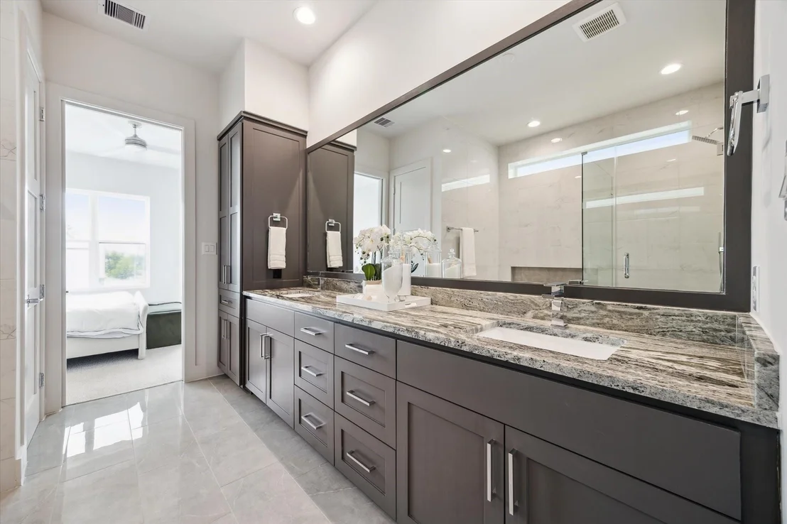 Photo of 2117 Emancipation Avenue