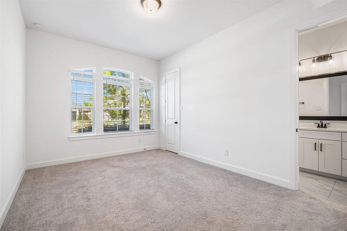 Photo of 15240 Hemingway Heights Drive