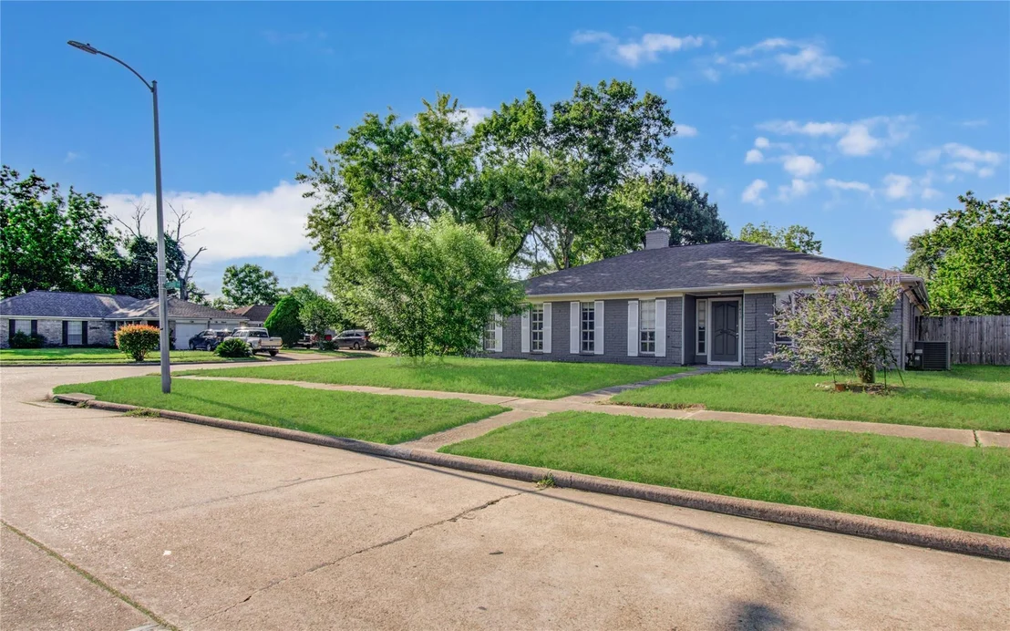 Photo of 9430 Claridge Drive