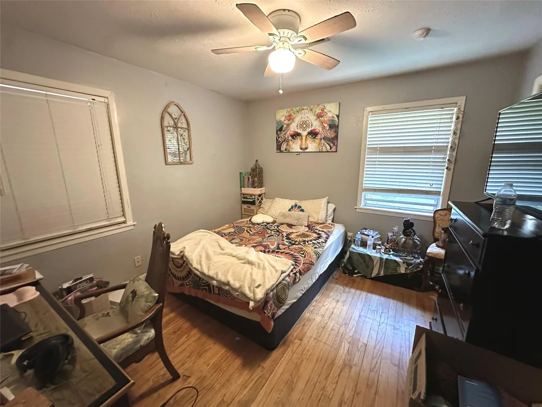 Photo of 1312 Byron Avenue