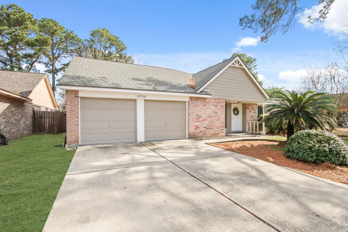 Photo of 19718 Auburn Park Lane