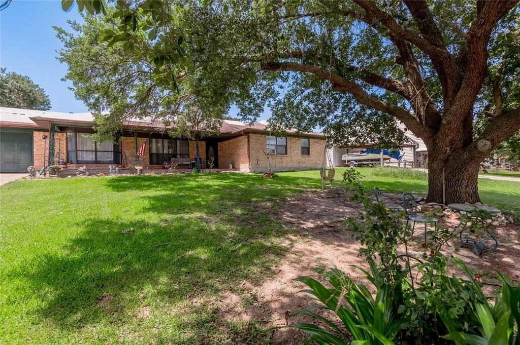 Photo of 100 W Lakeview Drive