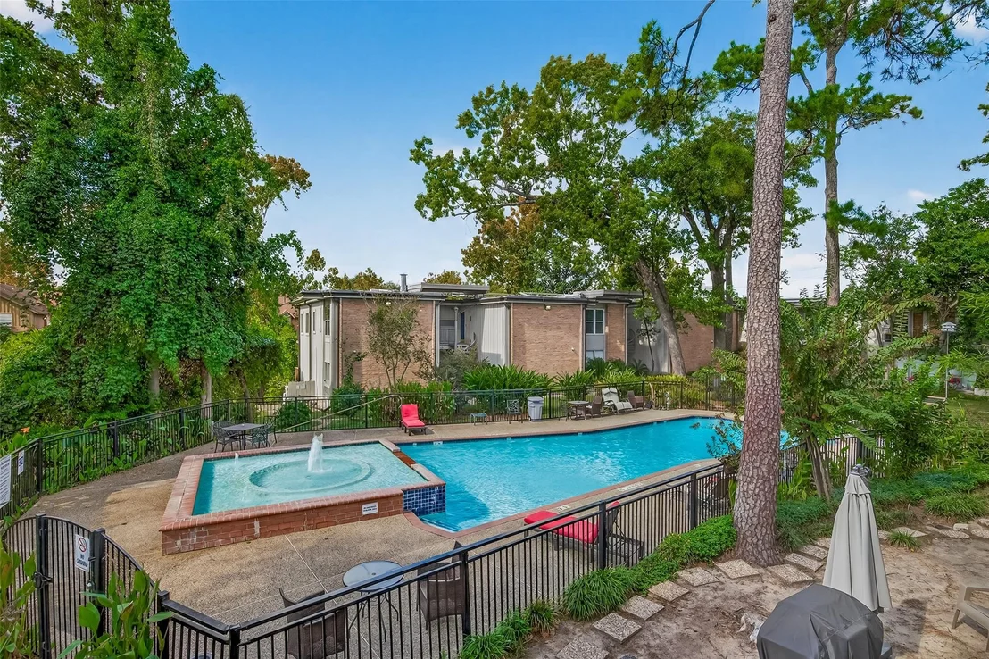 Photo of Unit 19 at 8211 Katy Freeway
