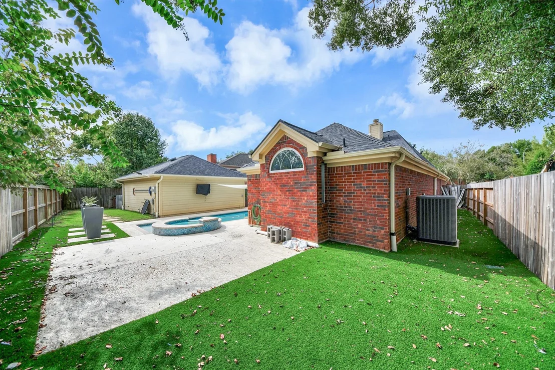 Photo of 622 Fernglade Drive