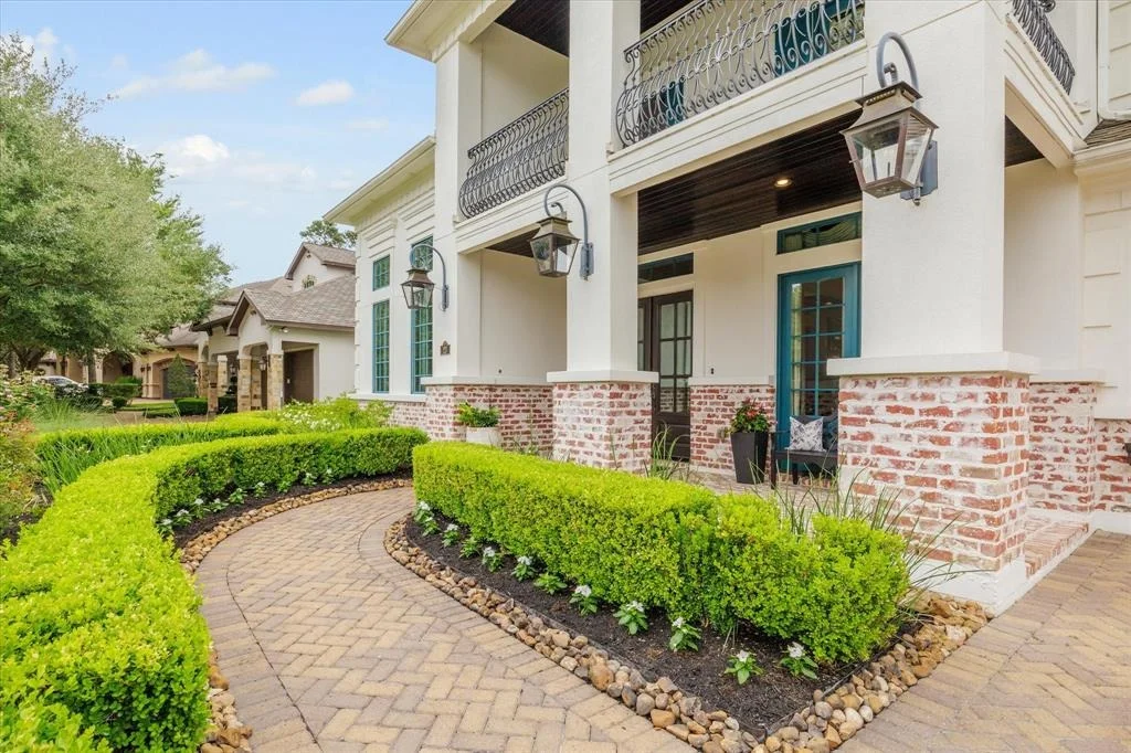Photo of 23 E Loftwood Circle
