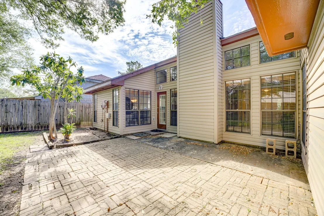 Photo of 16134 Beechnut Street