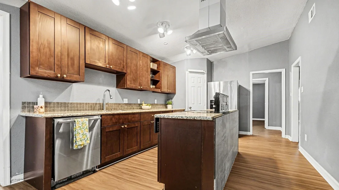 Photo of 5318 Hemlock Drive