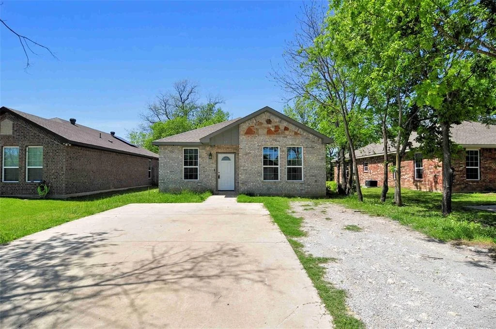 Photo of 431 Sabine Avenue