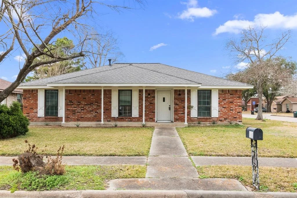 Photo of 600 Pinebrook Lane