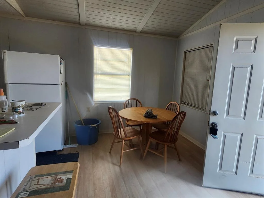 Photo of Unit DR at 1218 Middle