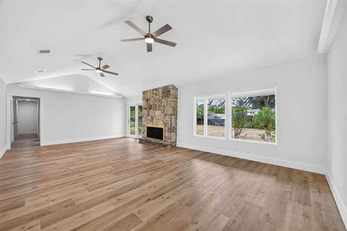 Photo of 218 Bay Colony Circle