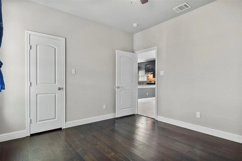 Photo of 431 Sabine Avenue