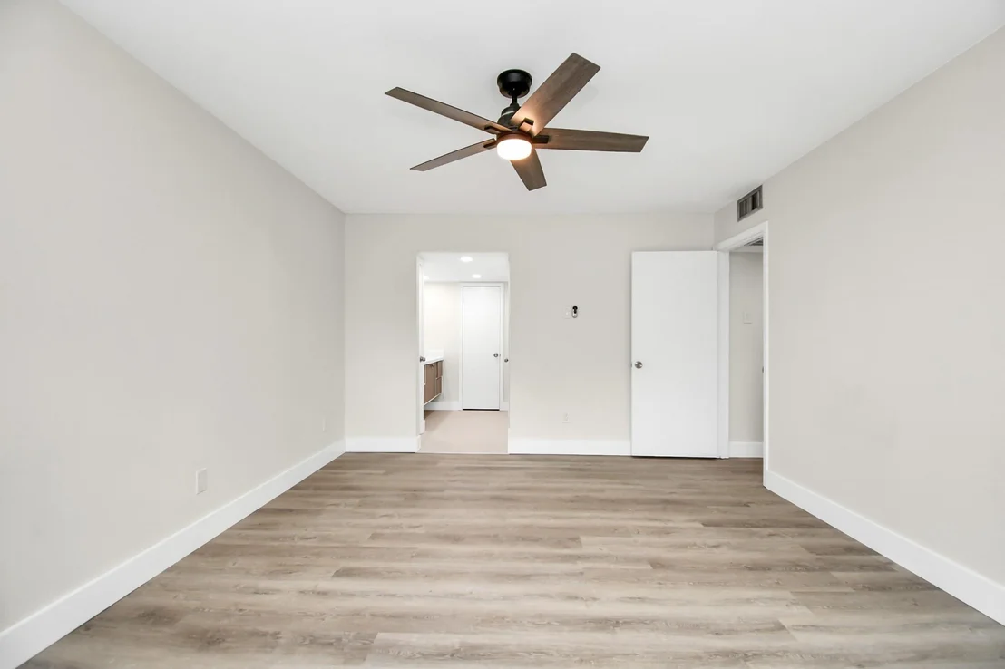 Photo of Unit 30 at 7575 Katy Freeway