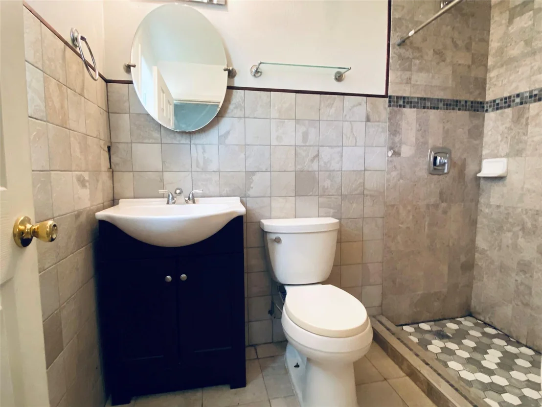 Photo of 715 Lakeview Drive