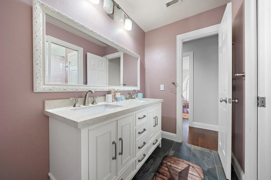 Photo of 815 Arlington Lane