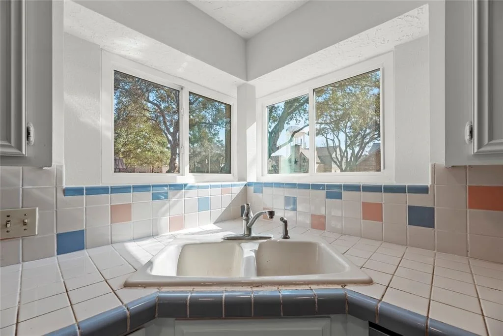 Photo of 922 Montview Drive