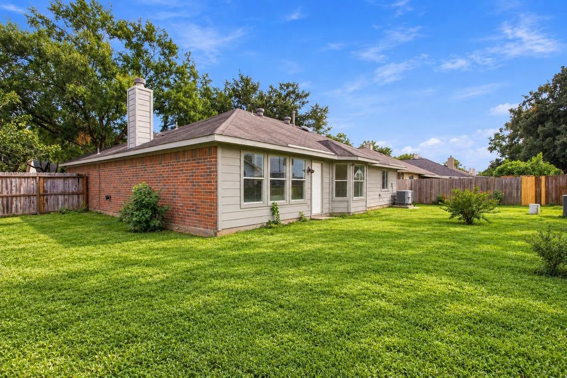 Photo of 16719 N Bend Drive