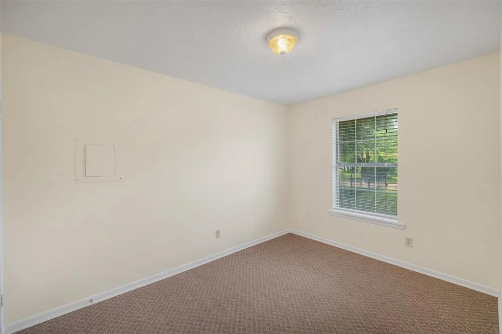 Photo of 906 W 3rd Street