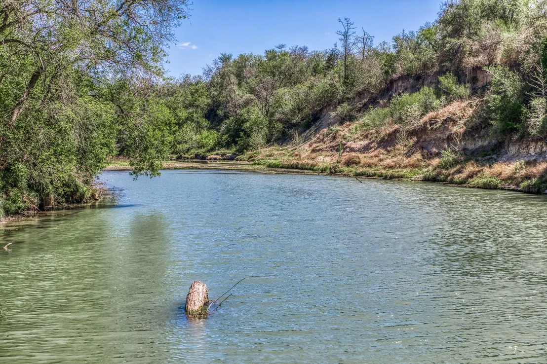 Photo of 687 County Road 340