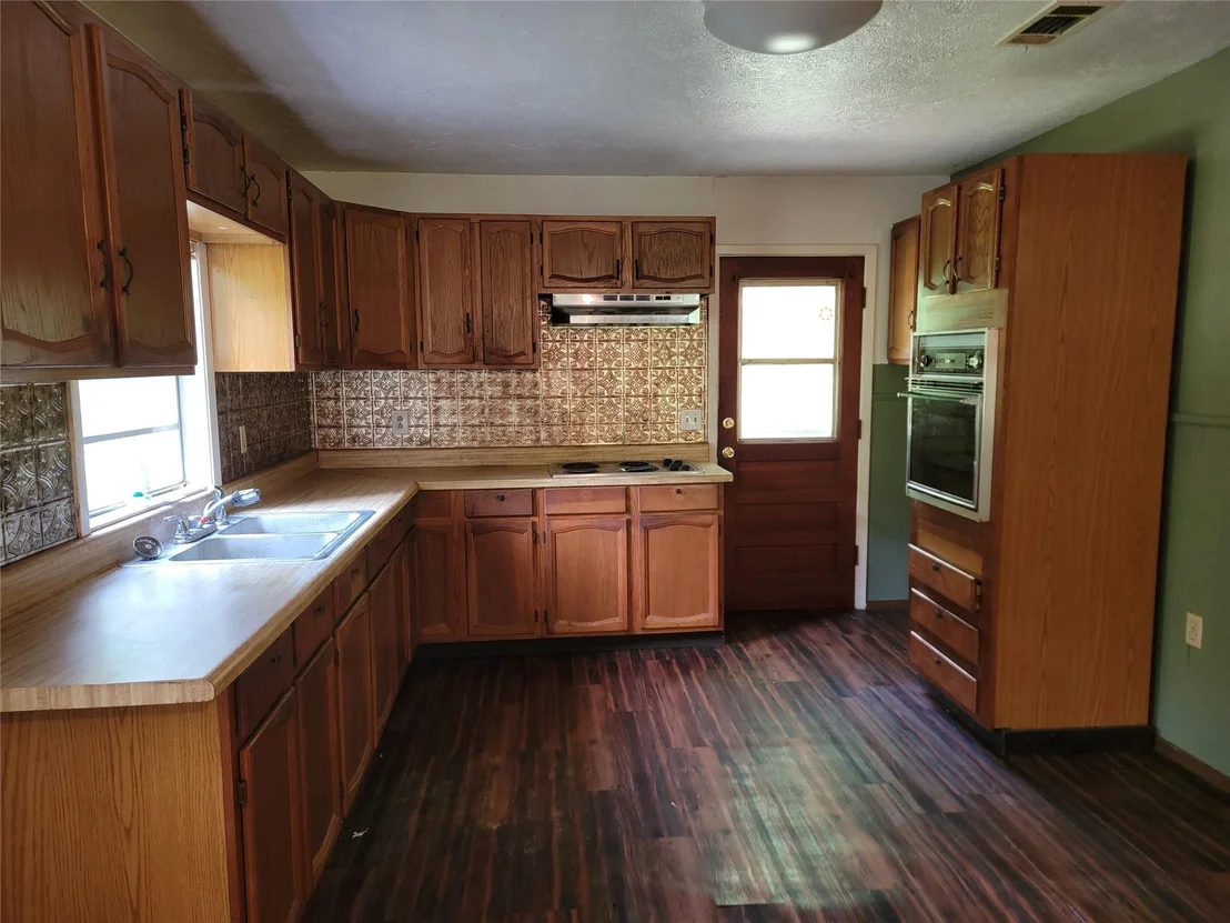 Photo of 156 White Oak Circle