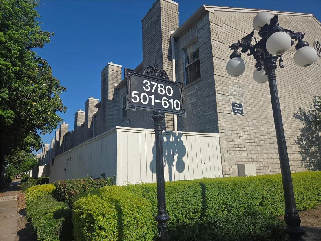 Photo of Unit 501 at 3780 Tanglewilde Street