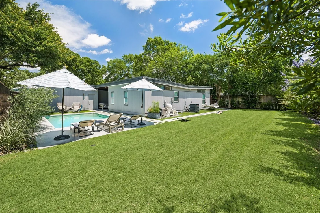 Photo of 9769 Oak Point Drive