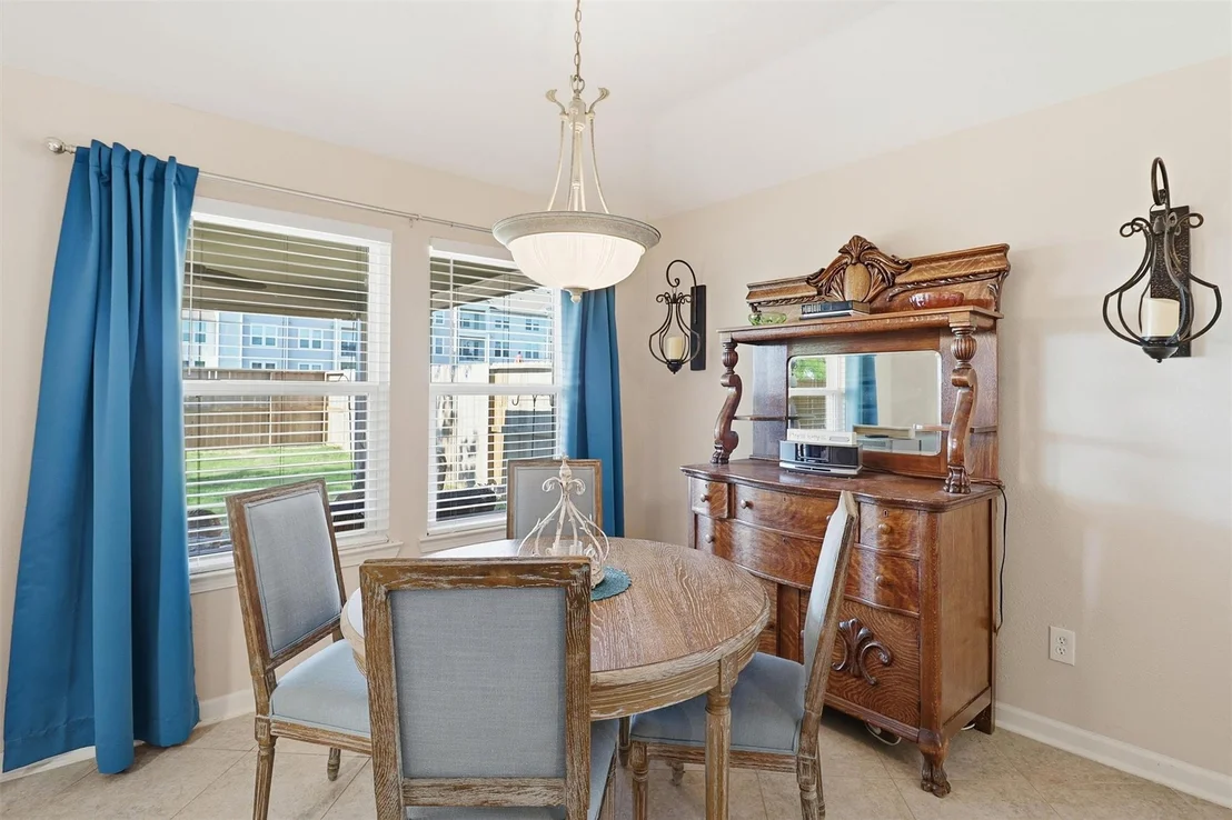 Photo of 6806 Oakleaf Trail Lane