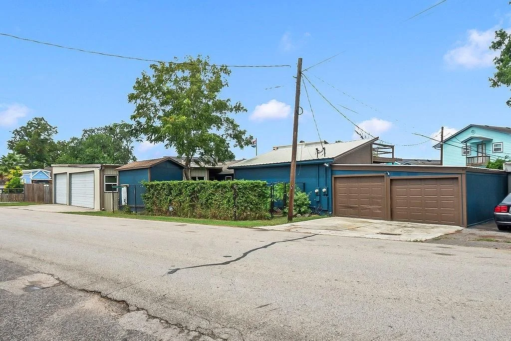 Photo of 4415 W Bayshore Drive