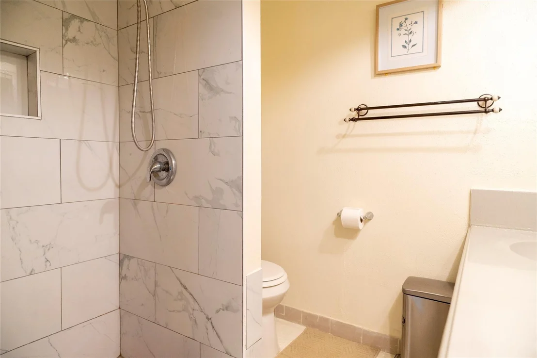 Photo of 8923 Hendon Lane